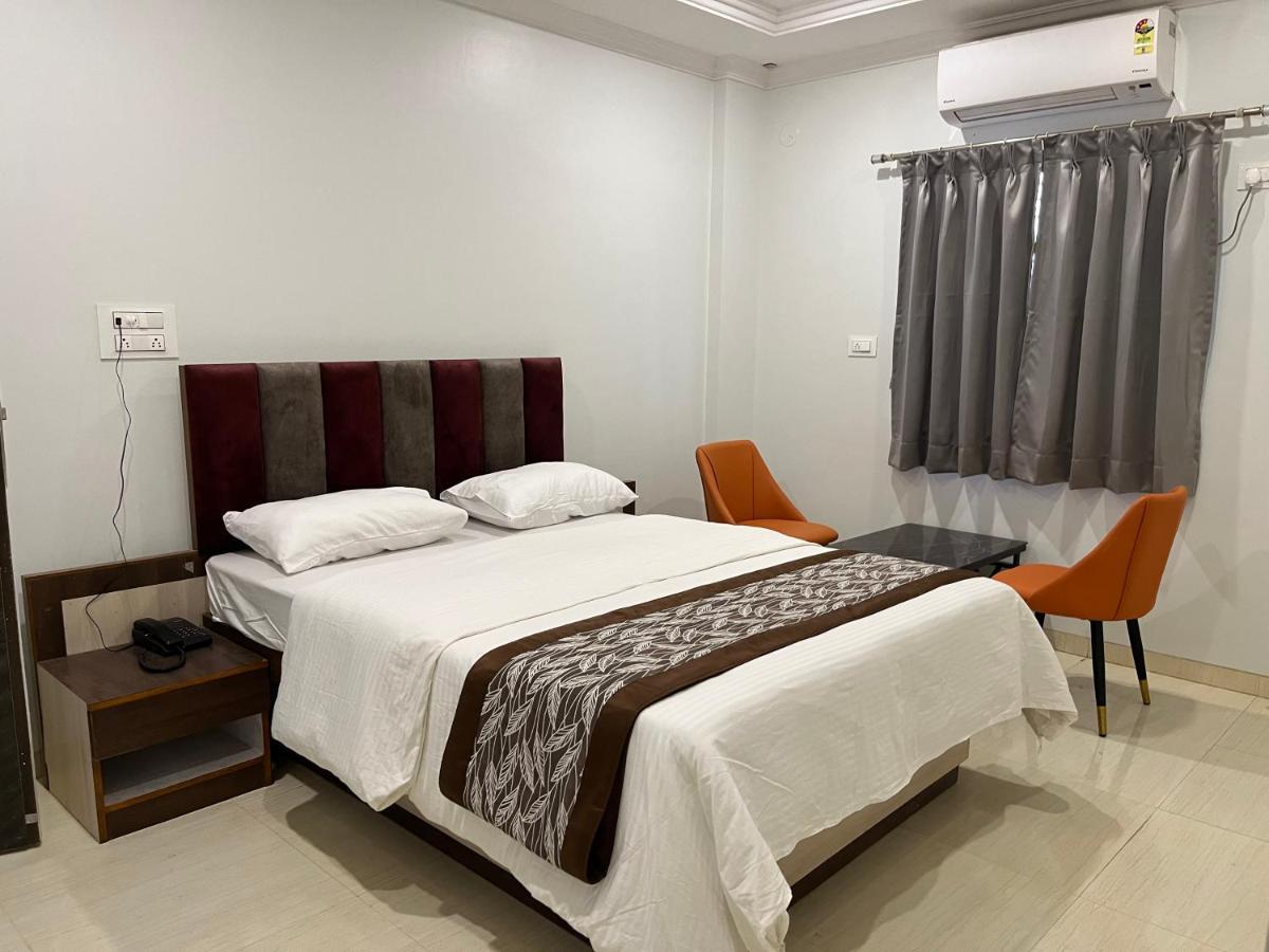 Hotel Jeet Paradise Phaltan Extérieur photo